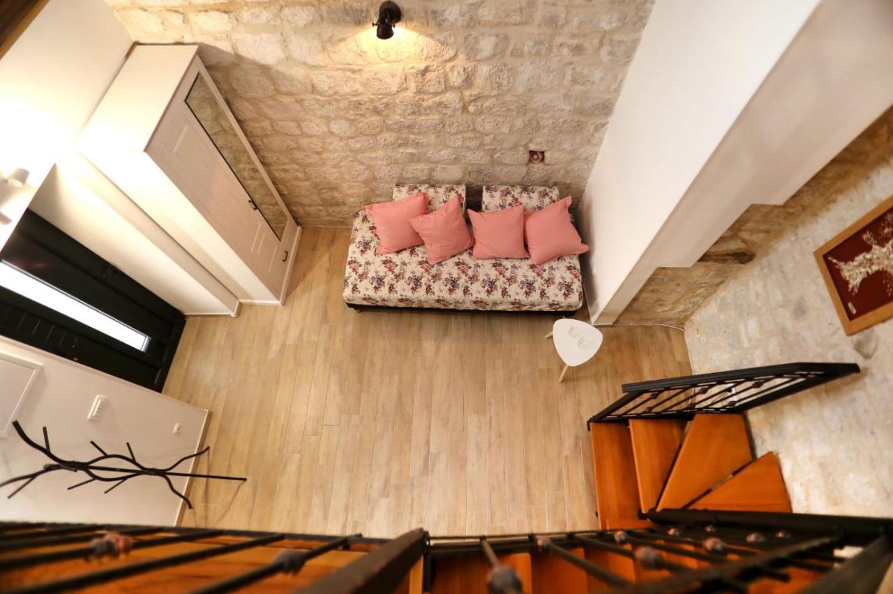 Studio Apartman Mihaella Kaštela Exterior foto